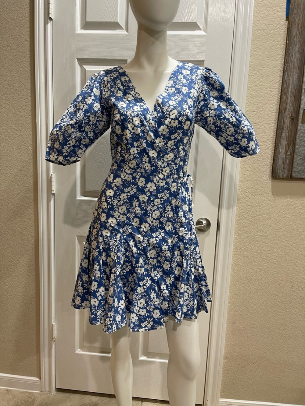 Karlie "Authentic Nia" Wrap Dress in Cobalt Blue/White Floral Size Small